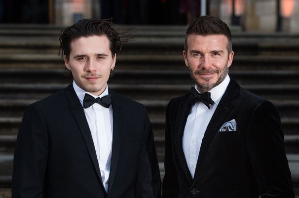 Brooklyn Beckham snelt papa David op brute wijze, terwijl hij eindelijk een ridderschap heeft gekregen Brooklyn Beckham snelt papa David op brute wijze, terwijl hij eindelijk een ridderschap heeft gekregen