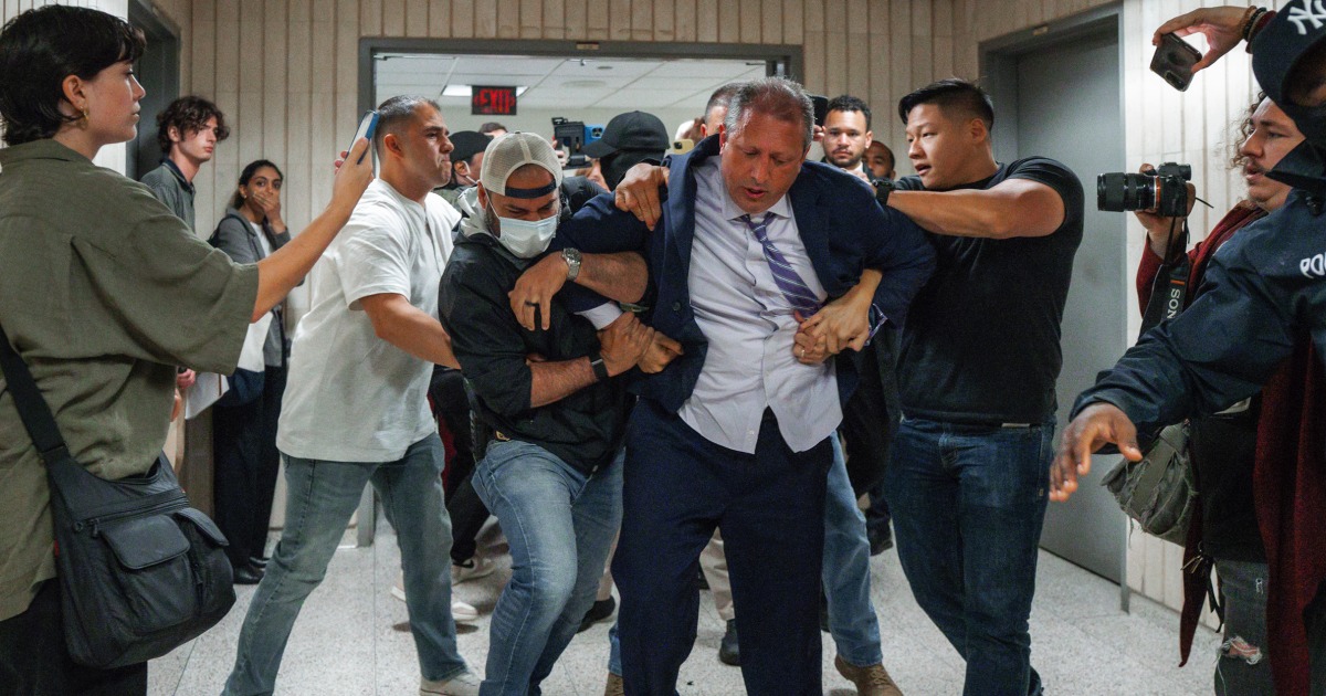 Brad Lander, burgemeester van New York, gearresteerd door agenten bij het immigratie -gerechtsgebouw