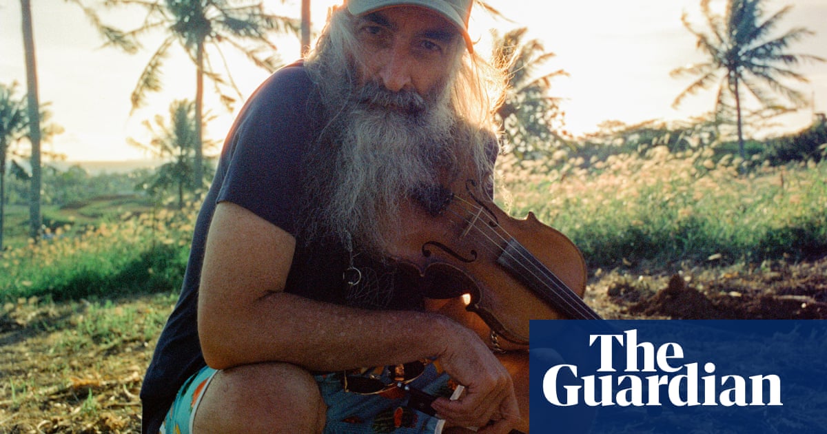 ‚Het is heel gemakkelijk om jezelf te laten lijken op Bono‘: Warren Ellis bij het openen van een dierenreservaat in Sumatra | Film