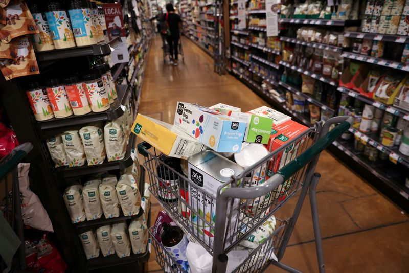 Amerikaanse consumentenprijzen stijgen matig; Tarieven naar verwachting zullen de inflatie wenden Amerikaanse consumentenprijzen stijgen matig; Tarieven naar verwachting zullen de inflatie wenden
